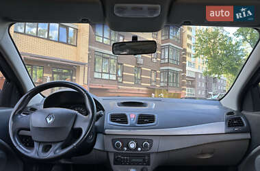 Седан Renault Fluence 2011 в 