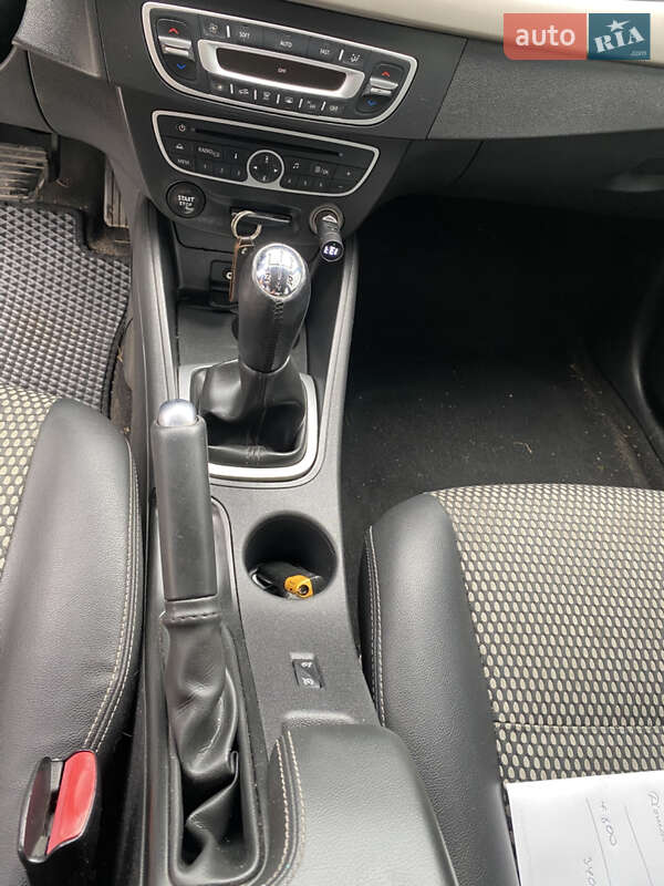 Седан Renault Fluence 2012 в Новояворовске