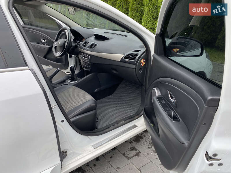 Седан Renault Fluence 2012 в Новояворовске