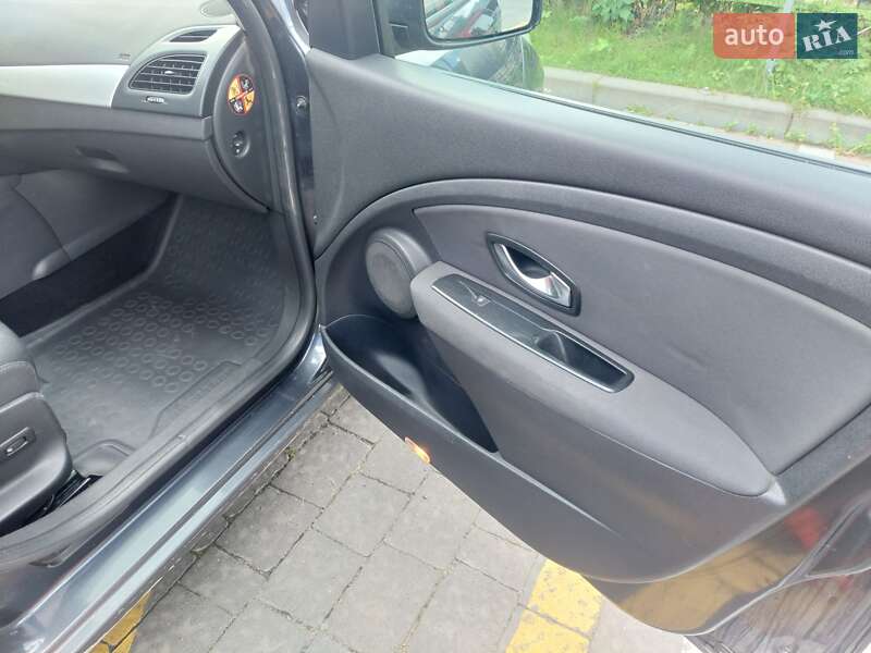 Седан Renault Fluence 2011 в Львове