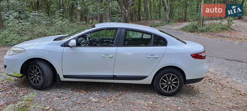Седан Renault Fluence 2012 в 