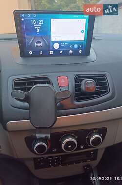 Седан Renault Fluence 2010 в 