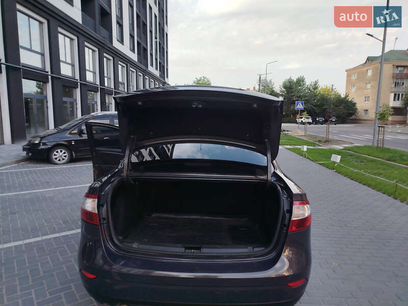 Седан Renault Fluence 2015 в Ивано-Франковске