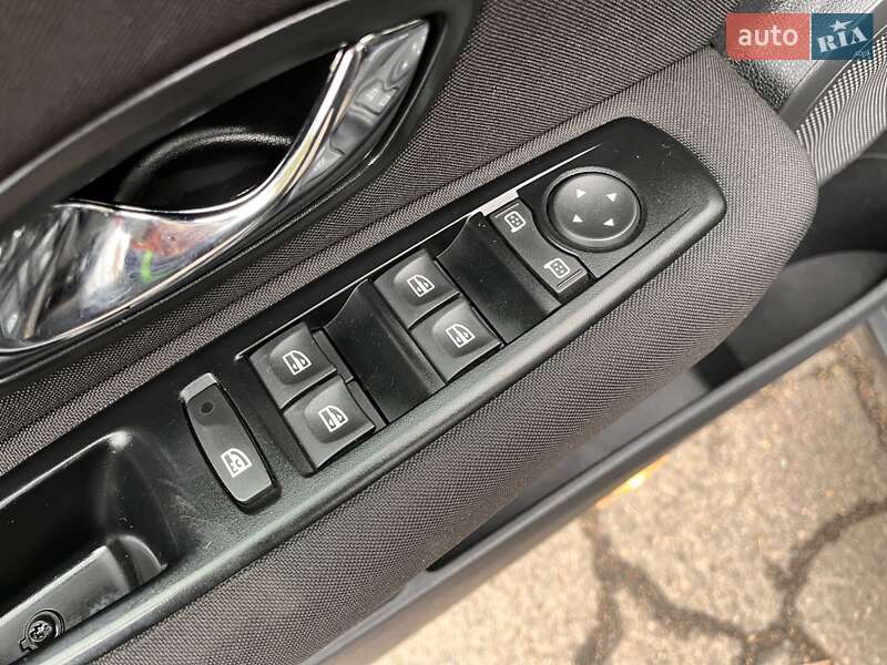 Седан Renault Fluence 2012 в Смеле