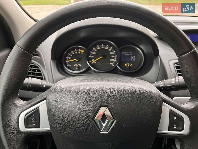 Седан Renault Fluence 2012 в Смеле