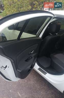 Седан Renault Fluence 2011 в 