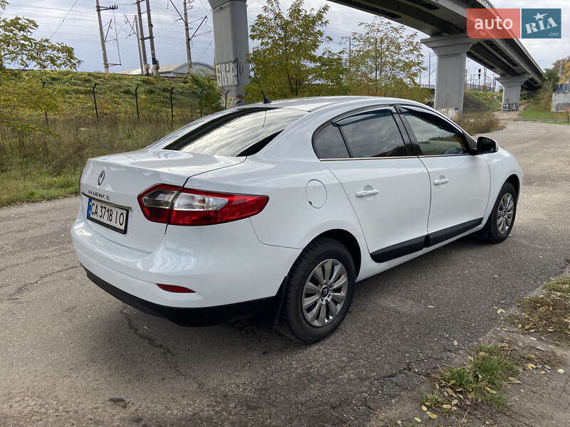 Седан Renault Fluence 2010 в Киеве