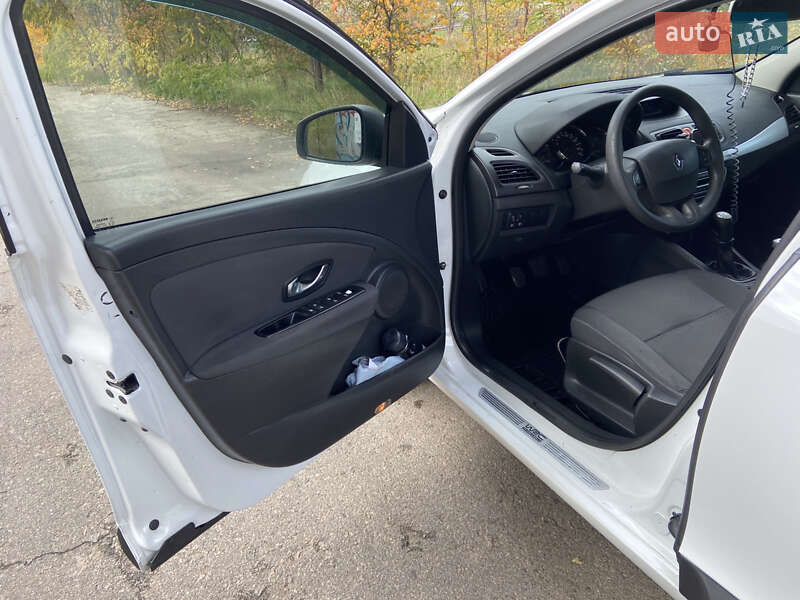 Седан Renault Fluence 2010 в Киеве