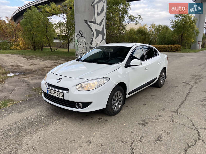 Седан Renault Fluence 2010 в Киеве