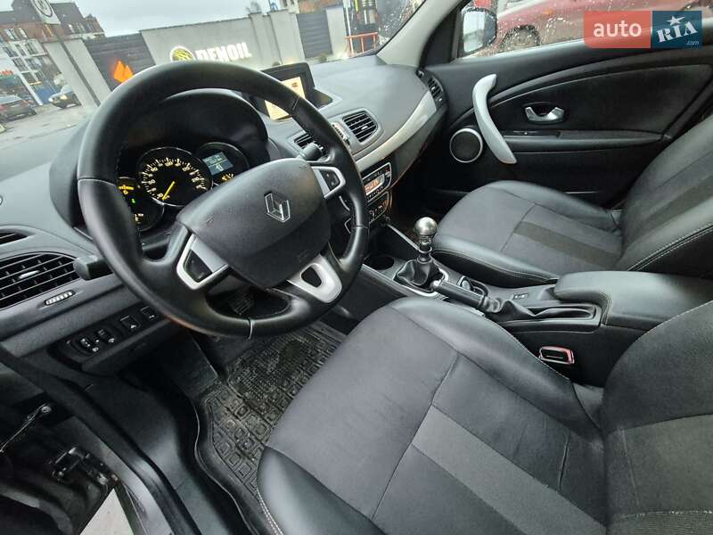 Седан Renault Fluence 2011 в Староконстантинове