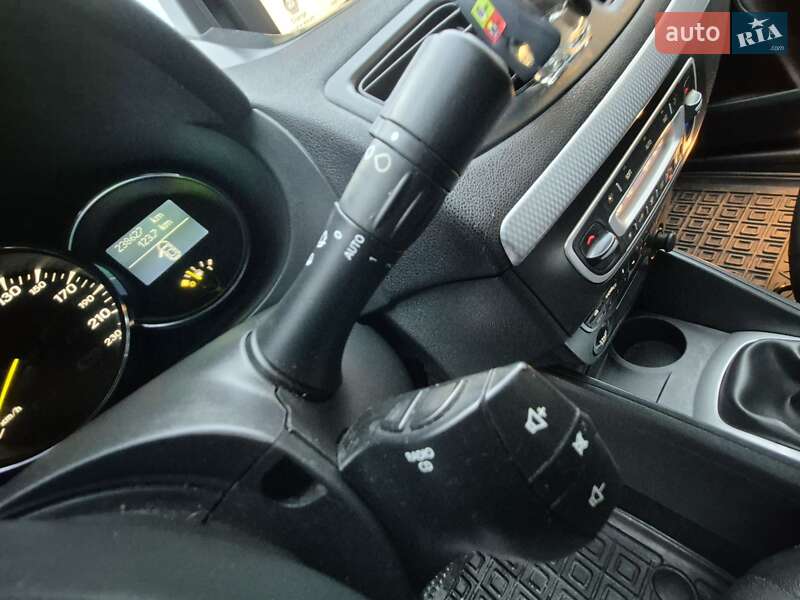 Седан Renault Fluence 2011 в Староконстантинове