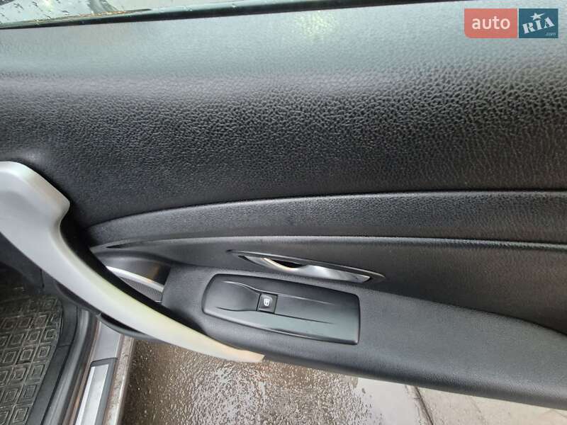 Седан Renault Fluence 2011 в Староконстантинове