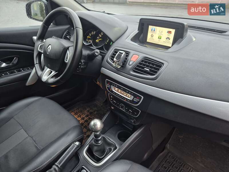 Седан Renault Fluence 2011 в Староконстантинове