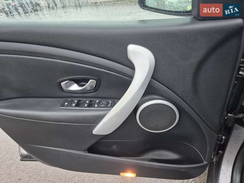 Седан Renault Fluence 2011 в Староконстантинове