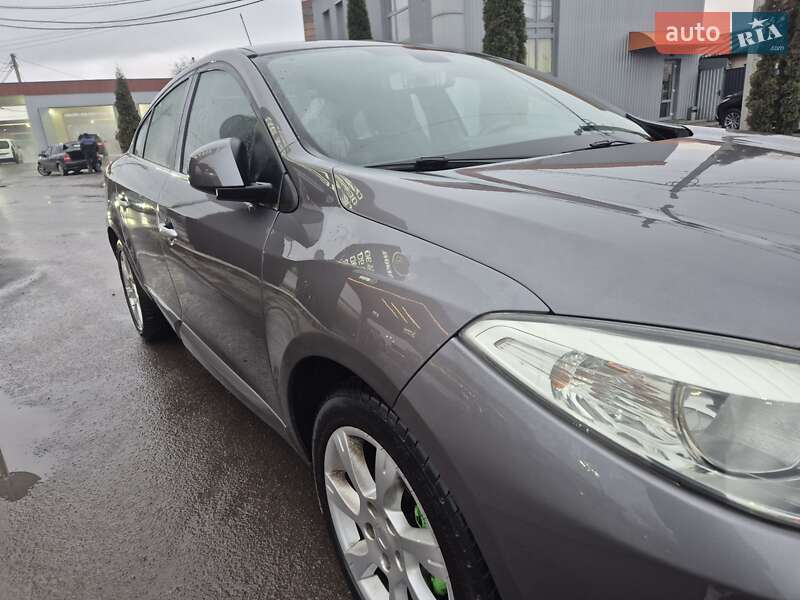 Седан Renault Fluence 2011 в Староконстантинове