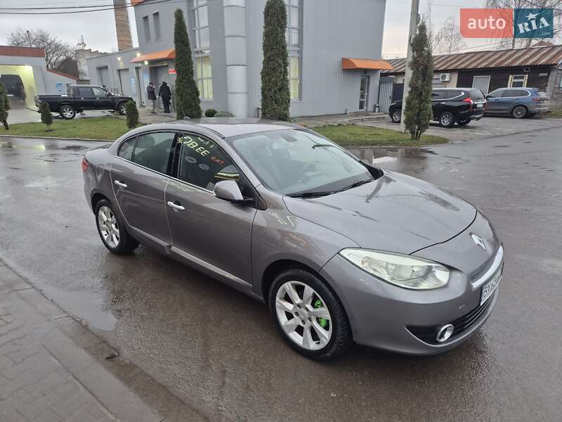 Седан Renault Fluence 2011 в Староконстантинове