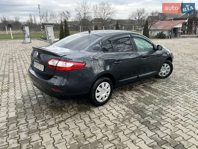 Седан Renault Fluence 2011 в Виноградові