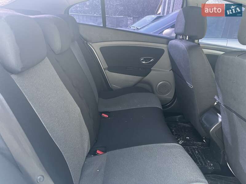 Седан Renault Fluence 2012 в Умані