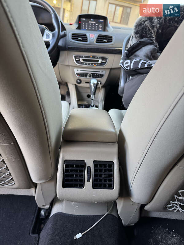 Седан Renault Fluence 2015 в Яворові