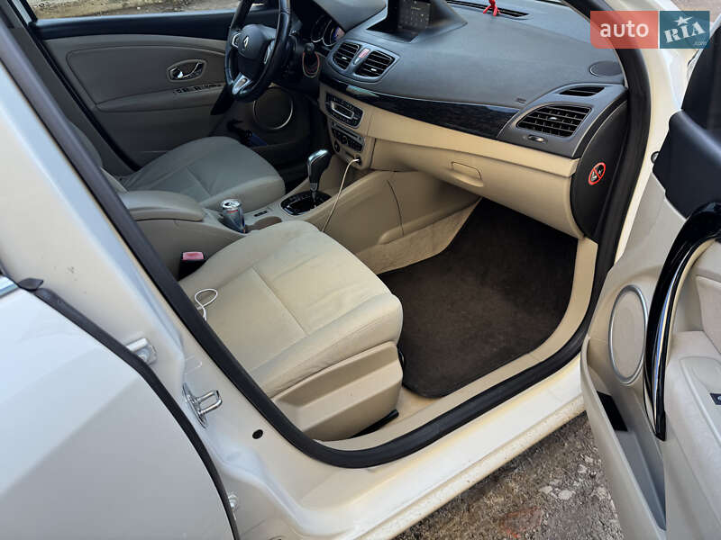 Седан Renault Fluence 2015 в Яворові