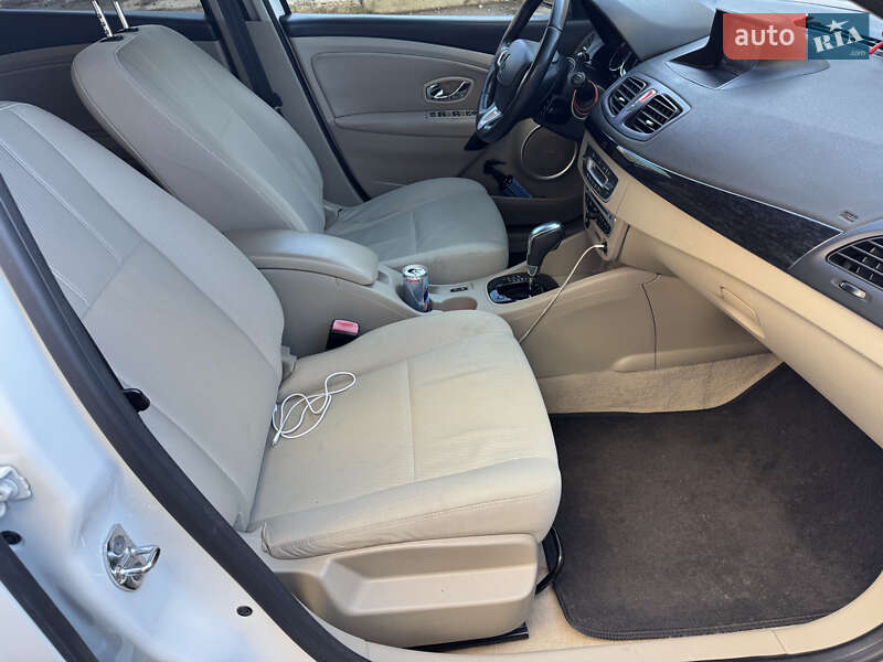 Седан Renault Fluence 2015 в Яворові