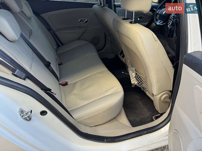 Седан Renault Fluence 2015 в Яворові