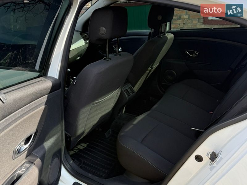 Седан Renault Fluence 2012 в Каневі