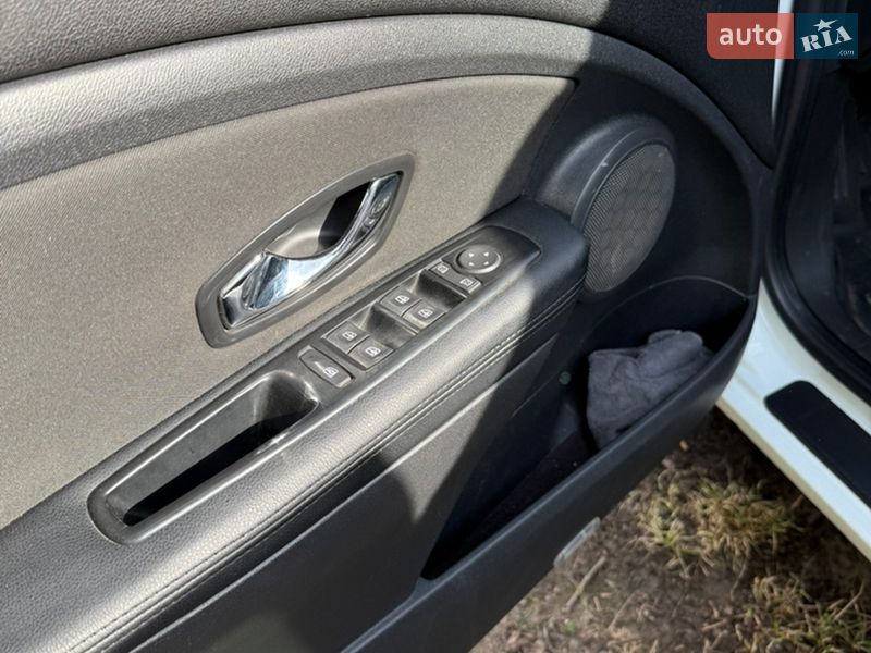 Седан Renault Fluence 2012 в Каневі