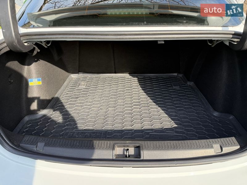 Седан Renault Fluence 2012 в Каневі