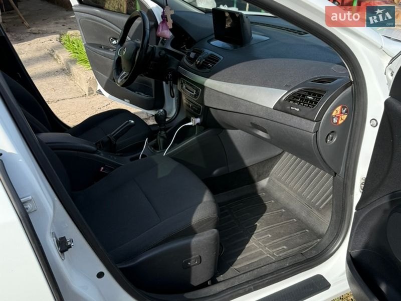 Седан Renault Fluence 2012 в Каневі