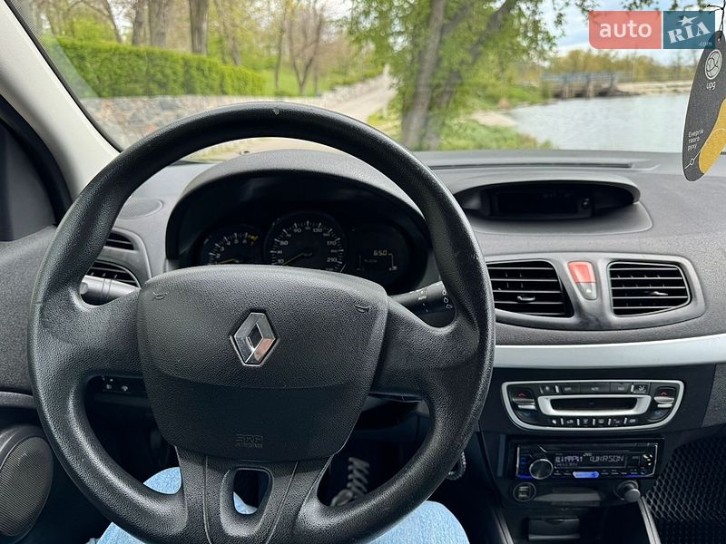 Седан Renault Fluence 2010 в Кропивницком