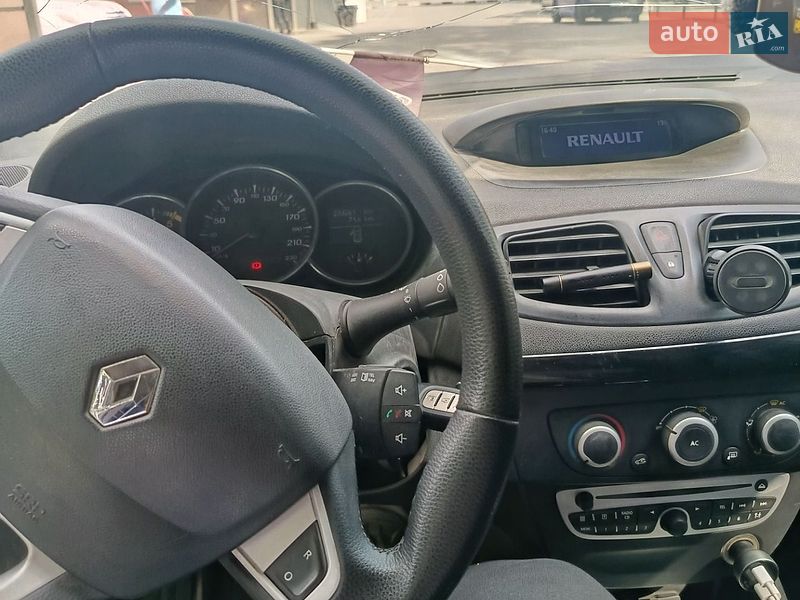 Седан Renault Fluence 2012 в Чернівцях