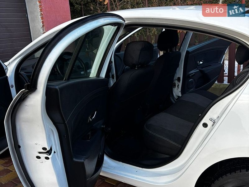 Седан Renault Fluence 2013 в Львові