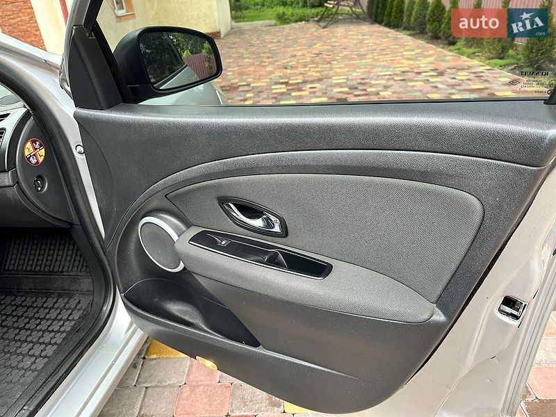 Седан Renault Fluence 2012 в Чернівцях фото 14 Седан Renault Fluence 2012 в Чернівцях