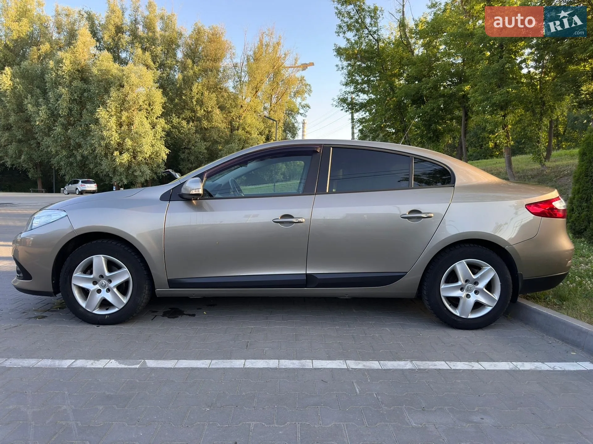 2015 Renault Fluence - мініатюра 16