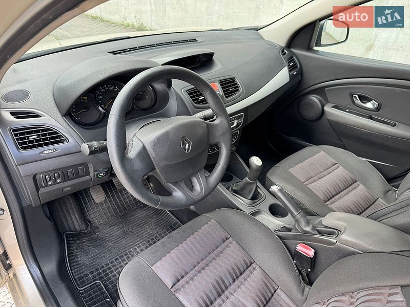 Седан Renault Fluence 2010 в Киеве фото 10 Седан Renault Fluence 2010 в Киеве