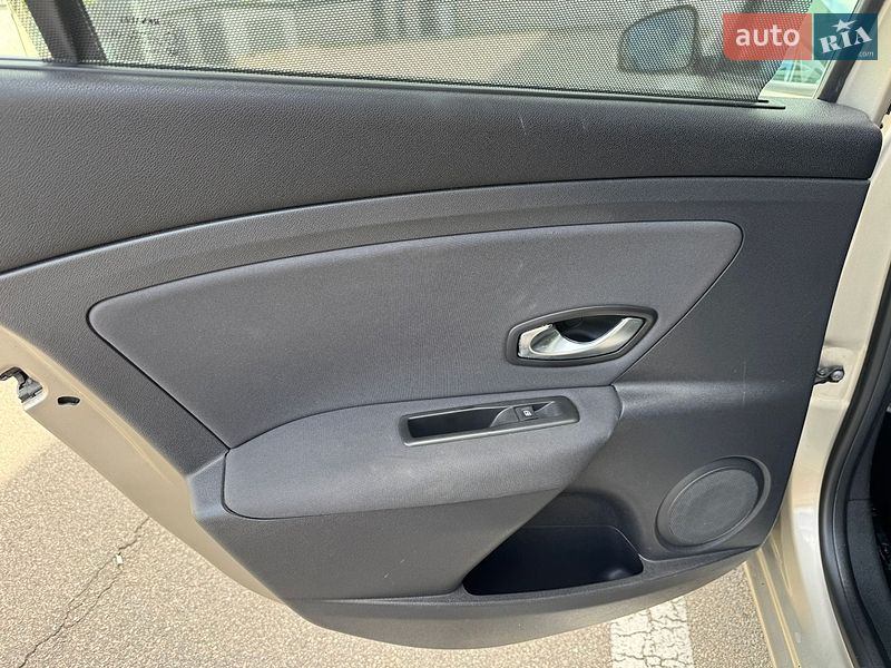 Седан Renault Fluence 2010 в Киеве фото 17 Седан Renault Fluence 2010 в Киеве