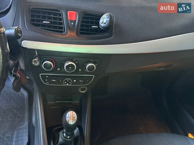 Седан Renault Fluence 2011 в Тячеве