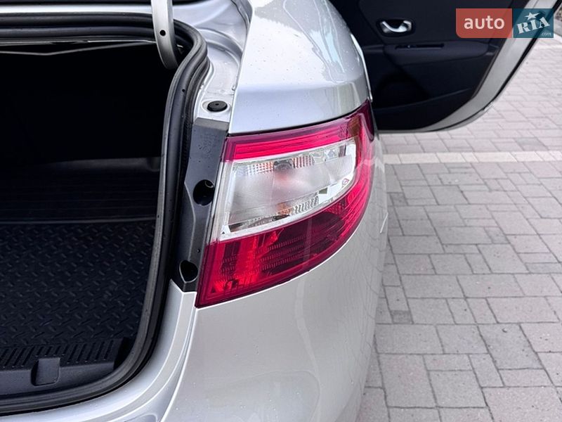 Седан Renault Fluence 2010 в Львові