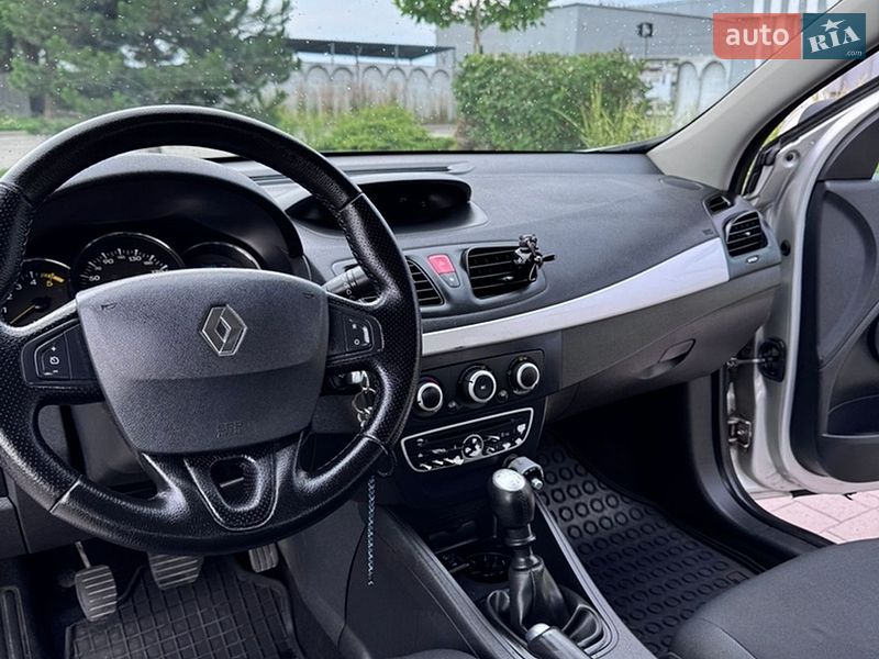 Седан Renault Fluence 2010 в Львові