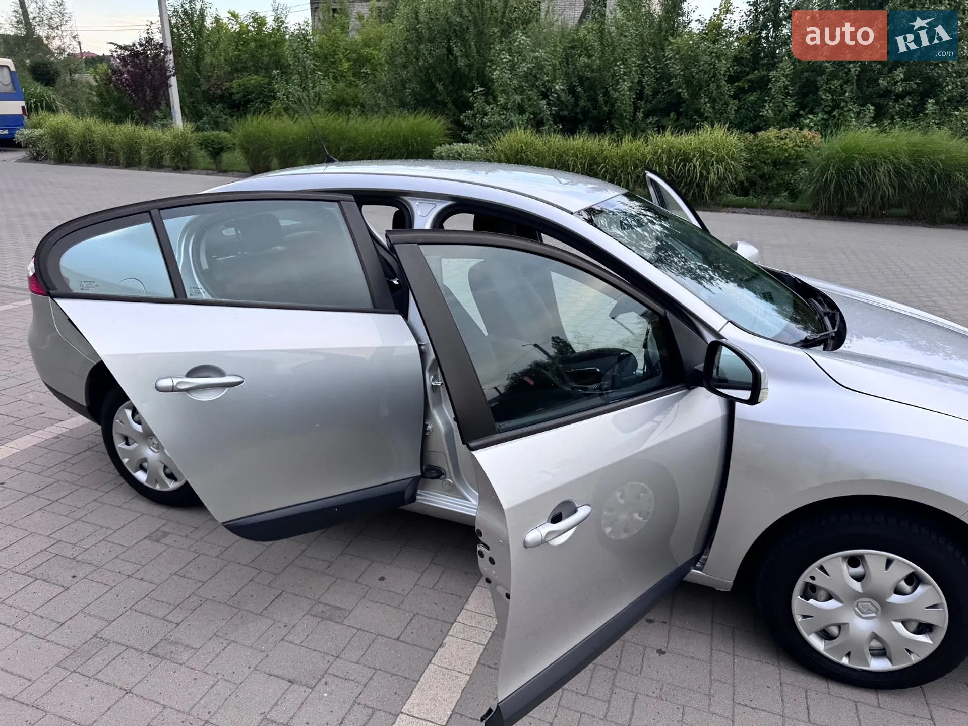 2010 Renault Fluence - мініатюра 34