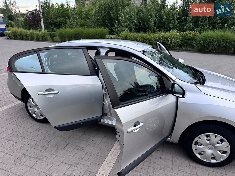 Седан Renault Fluence 2010 в Львові
