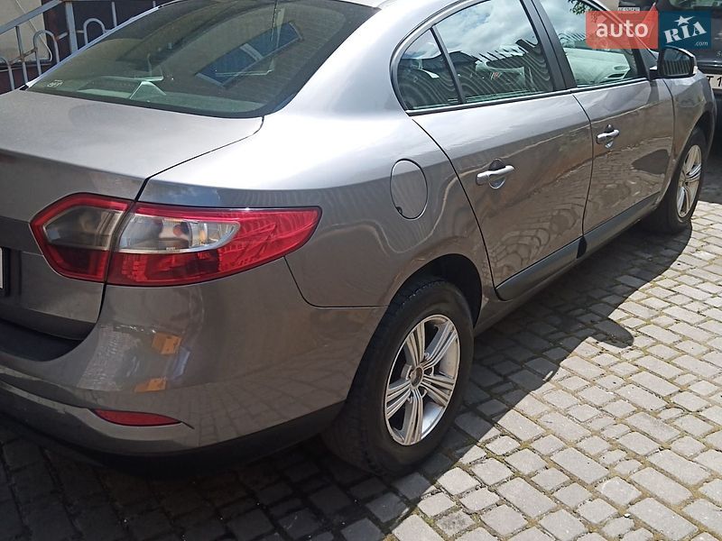 Седан Renault Fluence 2010 в Киеве