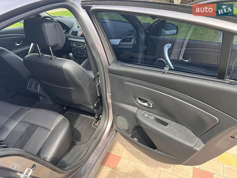 Седан Renault Fluence 2010 в Вараші