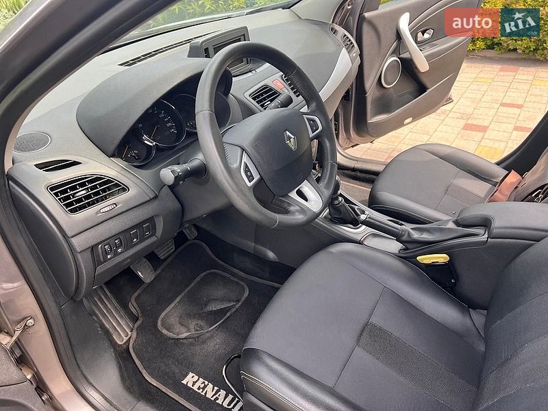 Седан Renault Fluence 2010 в Вараші