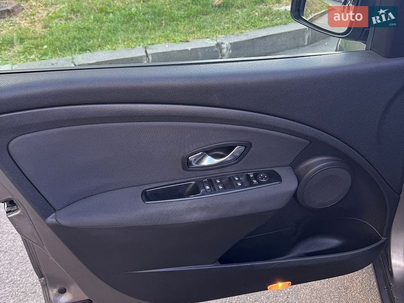 Седан Renault Fluence 2010 в Киеве