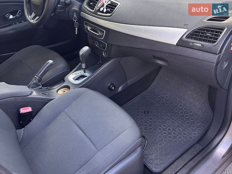 Седан Renault Fluence 2010 в Киеве