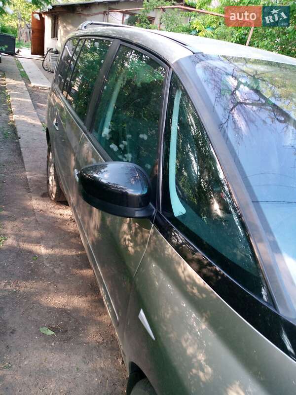 Минивэн Renault Grand Espace 2012 в Магдалиновке