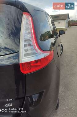 Минивэн Renault Grand Scenic 2012 в 