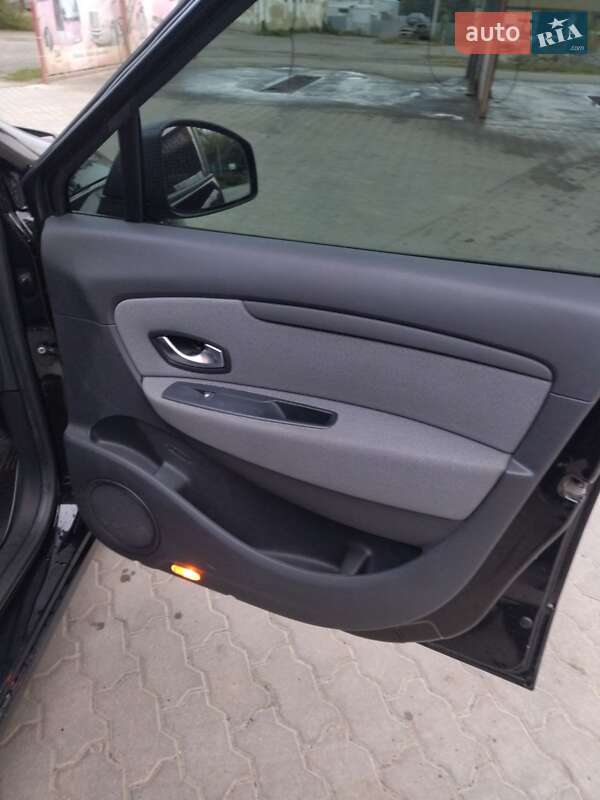 Минивэн Renault Grand Scenic 2011 в Тростянце